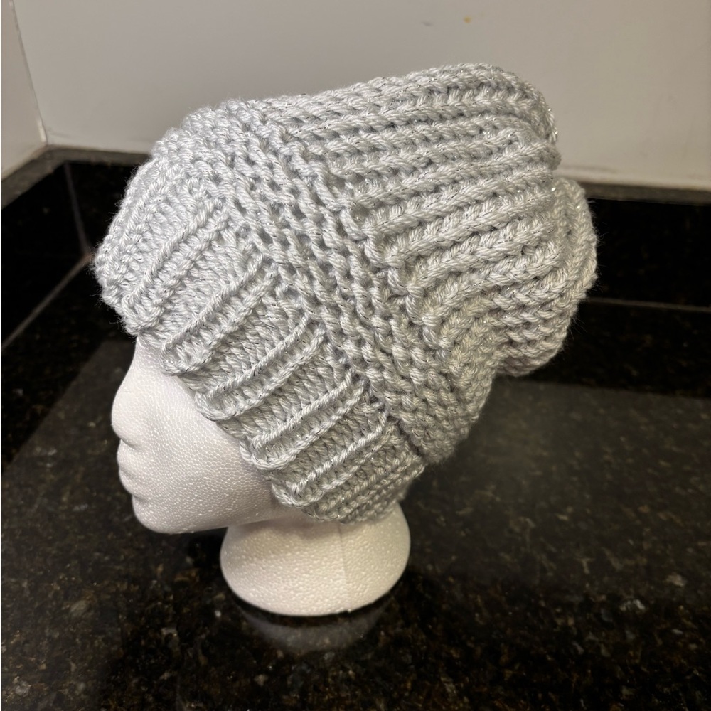 NWOT Teen/Adult Silver Knit Beanie